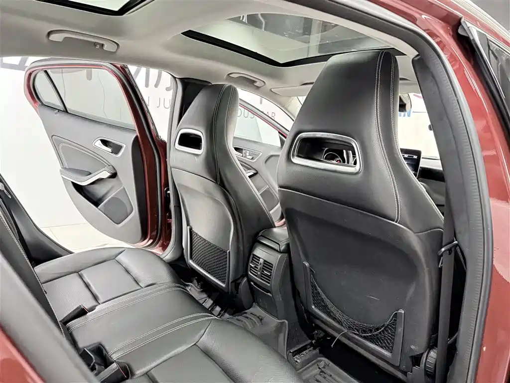 Mercedes-Benz GLA 2018 GLA 200 Dynamic фото 15