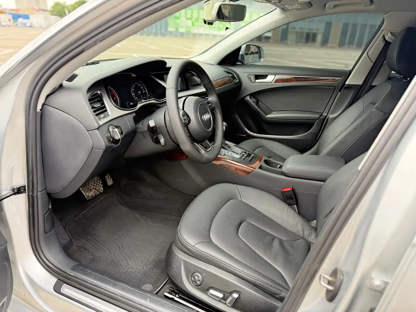 Audi A4L 2013 35 TFSI Automatic Comfort фото 4