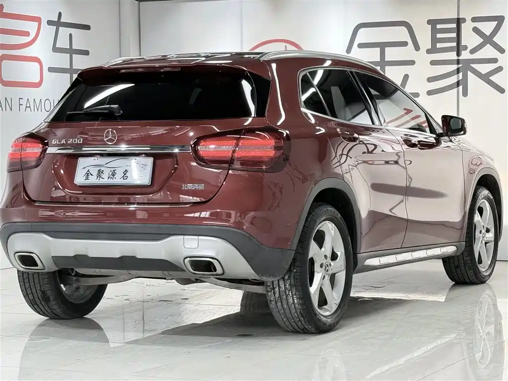 Mercedes-Benz GLA 2018 GLA 200 Dynamic фото 6