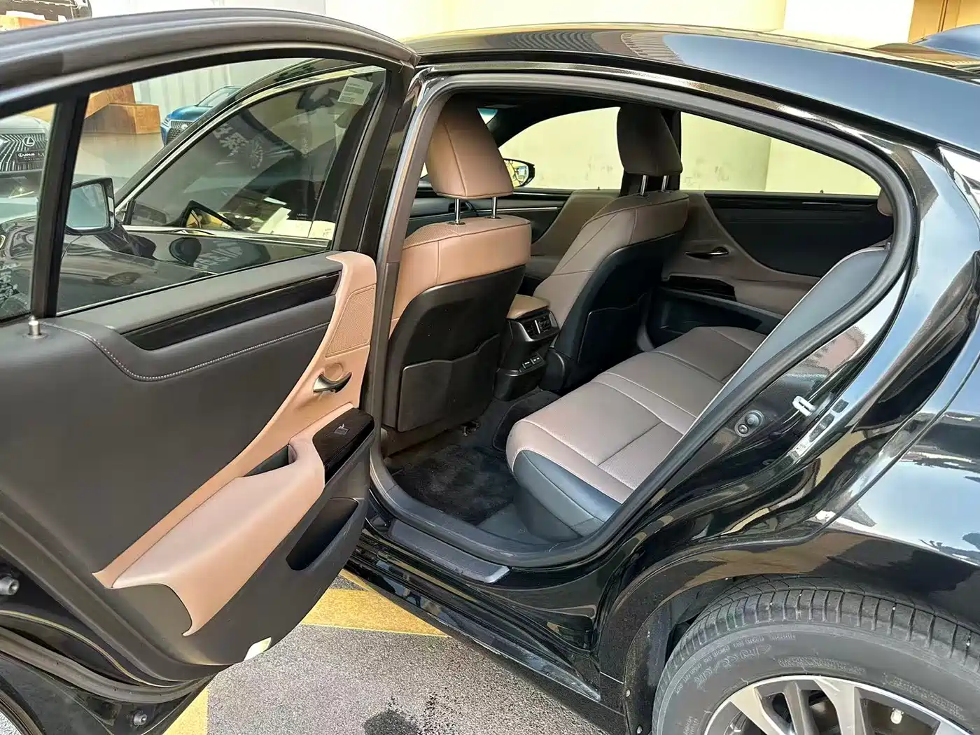 Lexus ES 2021 300h Excellence Edition фото 13