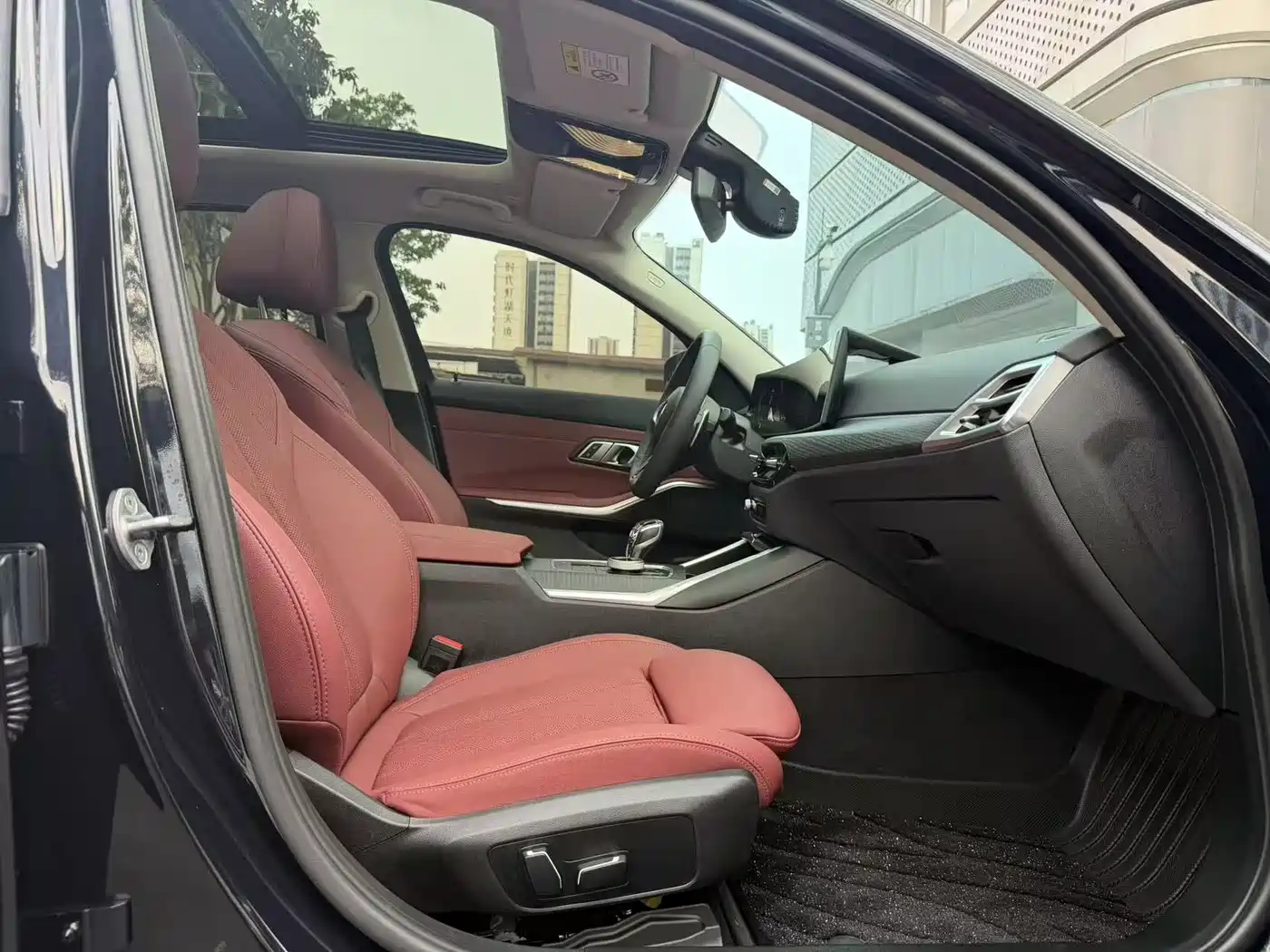 BMW 3 Series 2025 325i M Sport Package фото 11