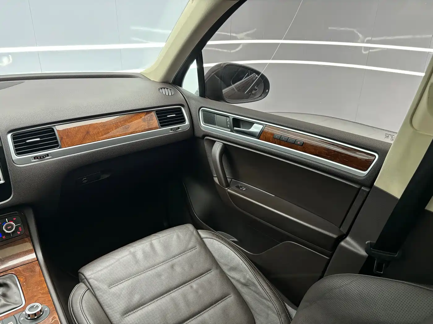 Volkswagen Touareg 2012 R-Line High Spec фото 18