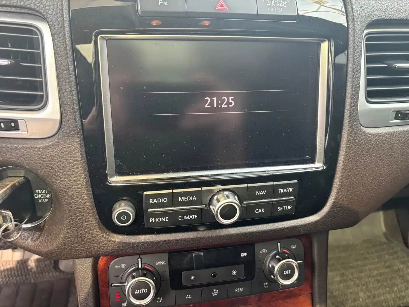 Volkswagen Touareg 2011 3.0TDI Diesel Luxury фото 13