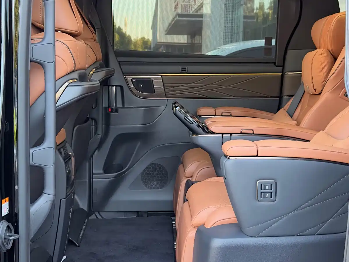 Фото 21 - Toyota Vellfire