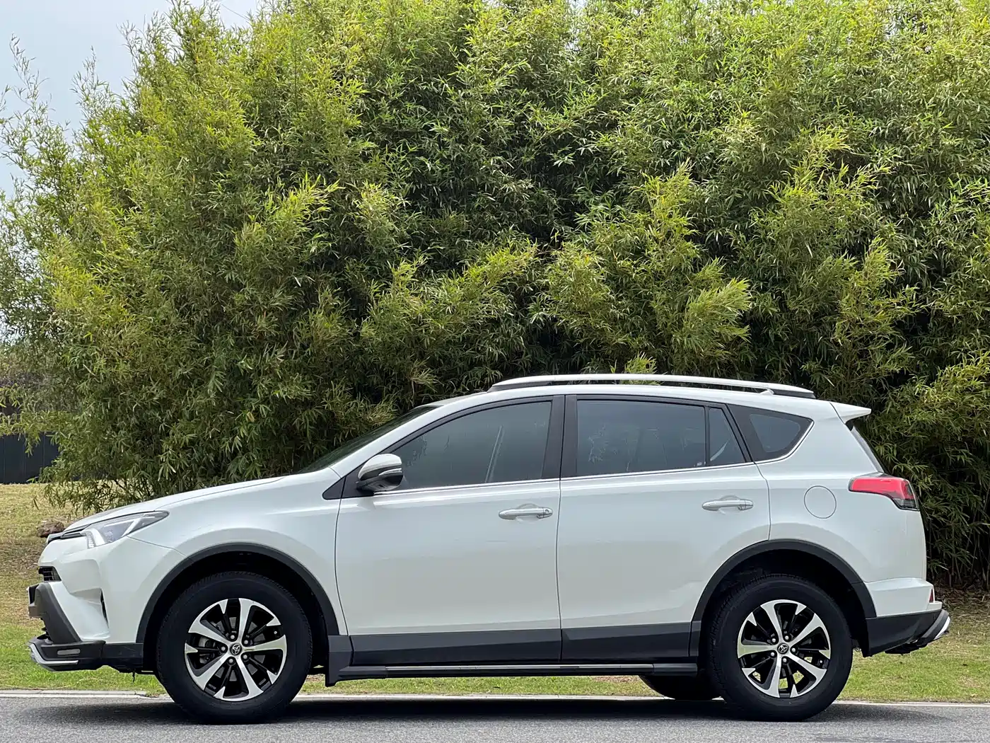 Toyota RAV4 Rongfang 2016 2.0L CVT 2WD Comfort (China V) фото 4