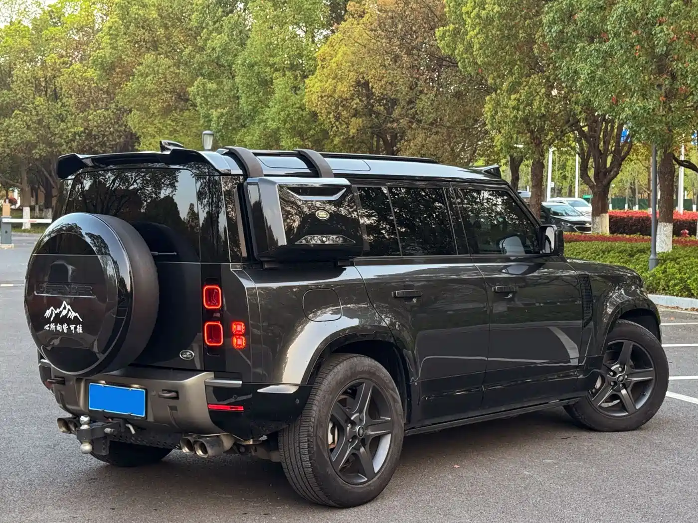 Land Rover Defender 2023 Model 110 3.0T P400 X-DYNAMIC HSE фото 3