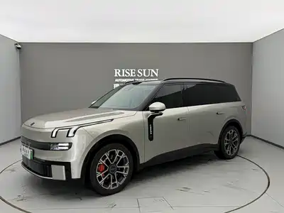 Lynk & Co 900