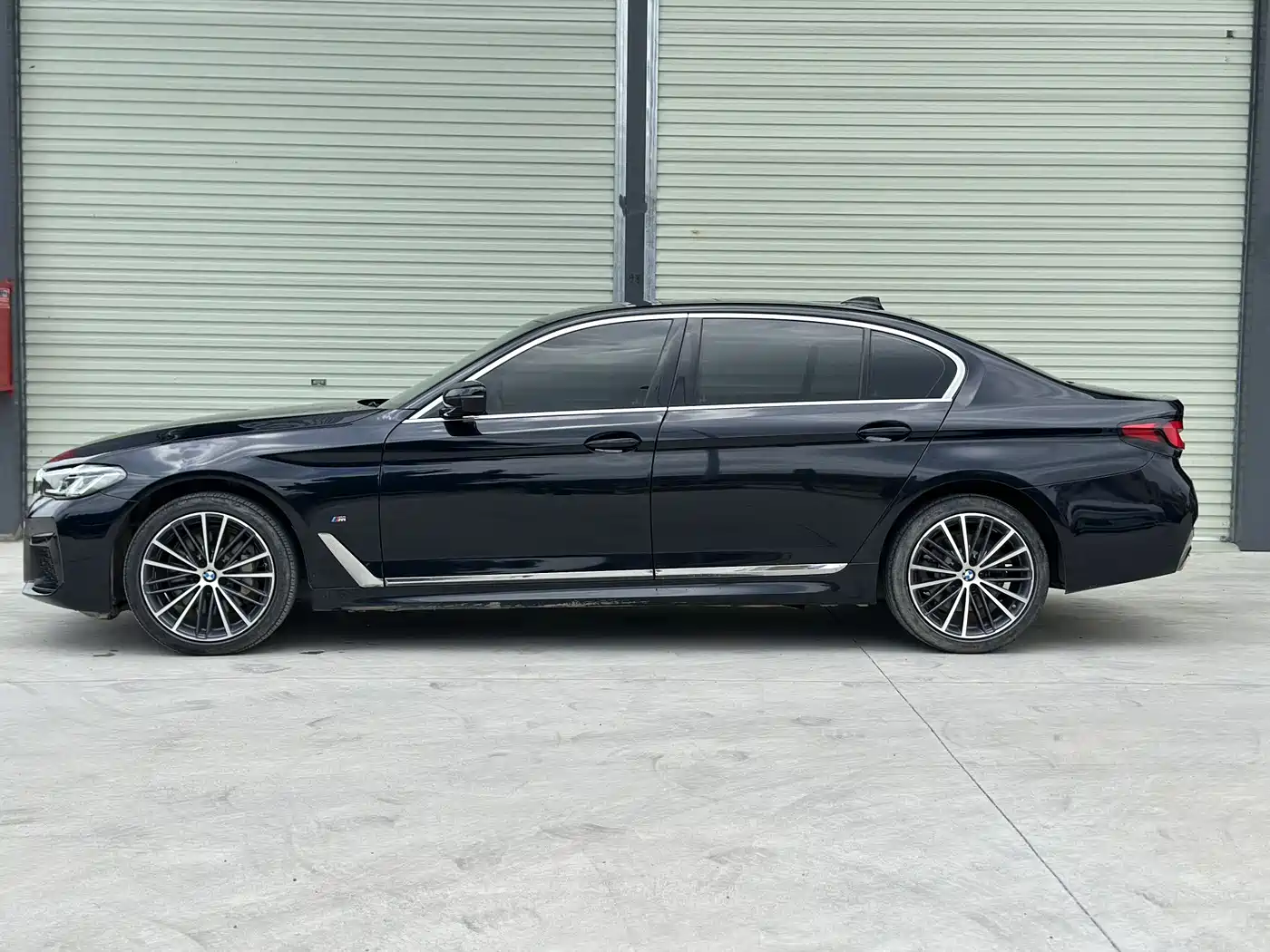 BMW 5 Series 2023 530Li Leading M Sport Package фото 8