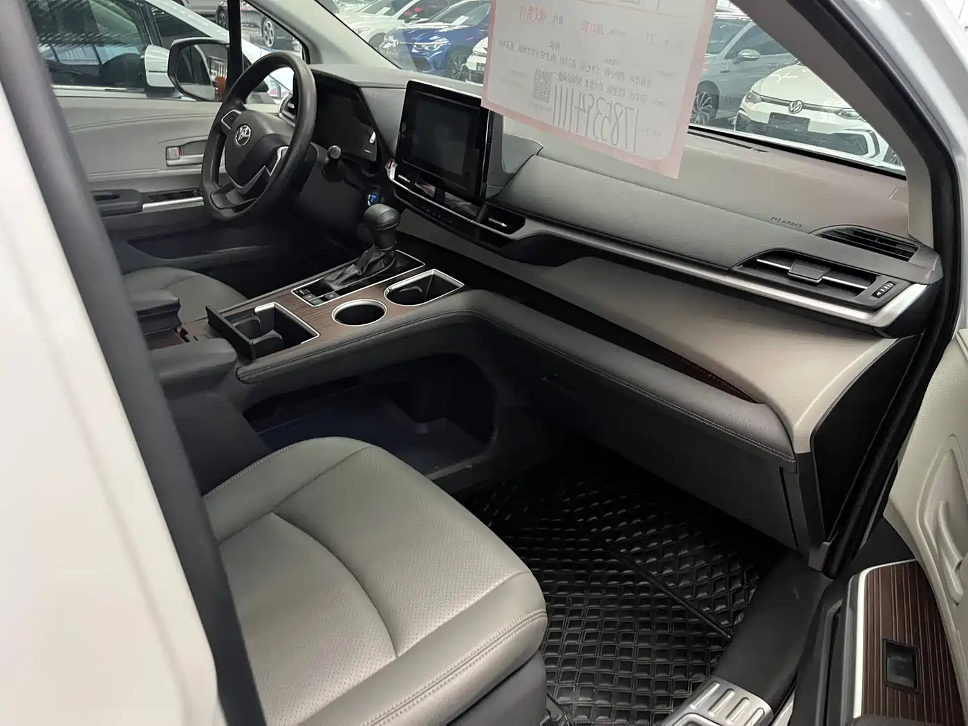 Toyota Sienna 2021 2.5L Hybrid Comfort Edition фото 10