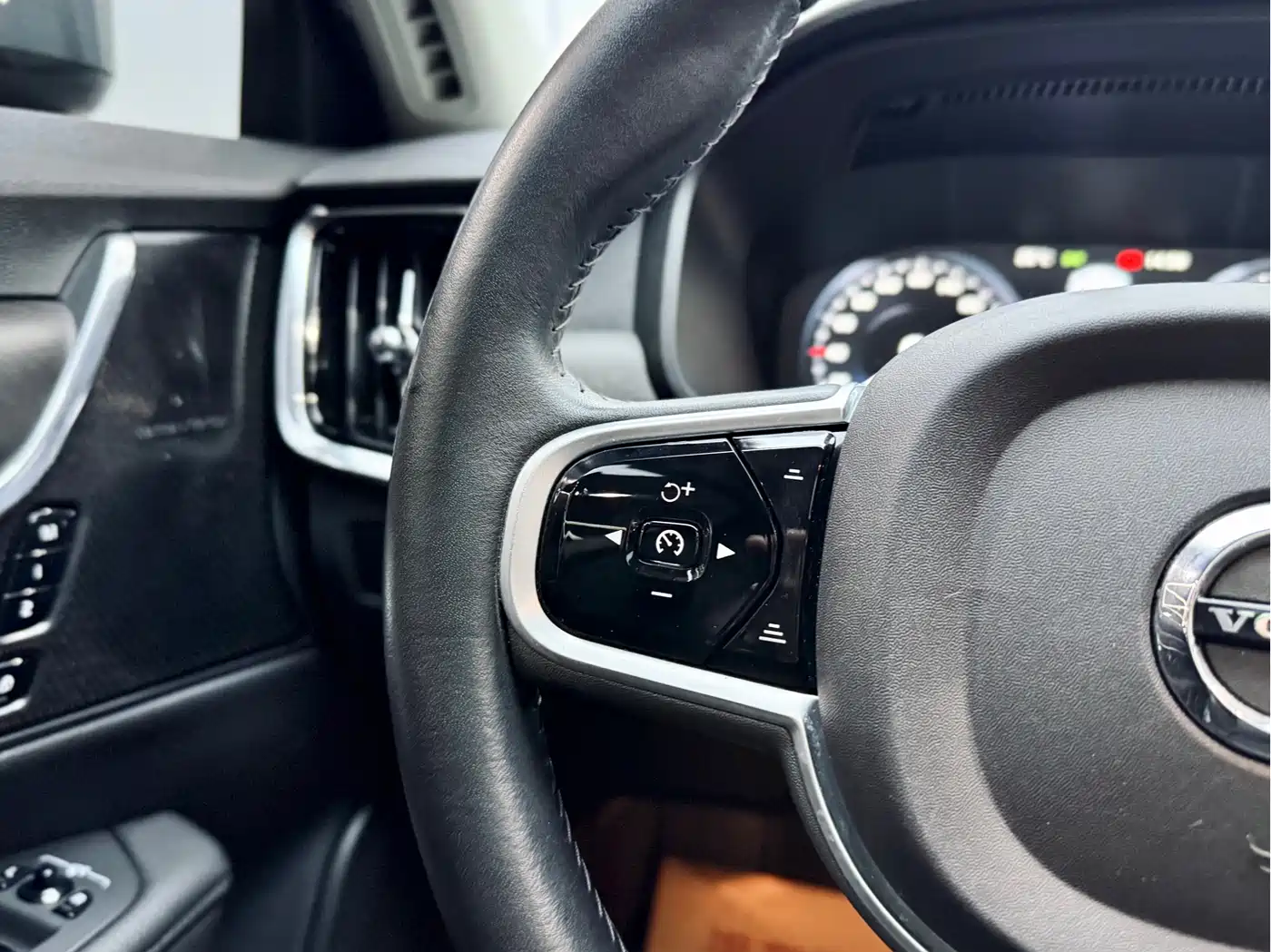 Фото 18 - Volvo V90