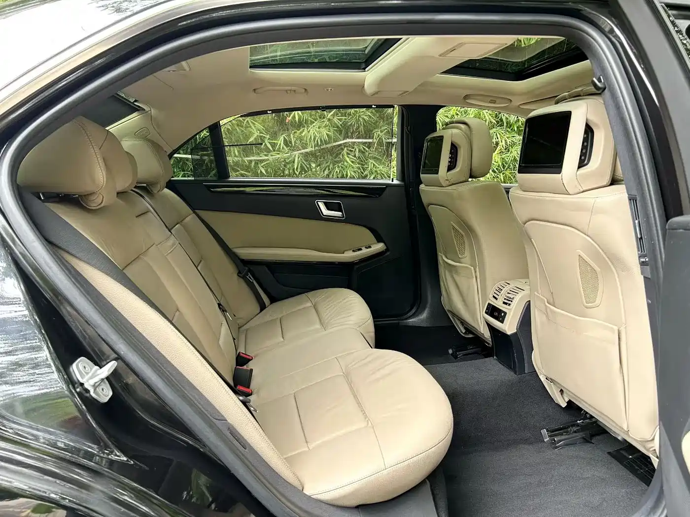 Mercedes-Benz E-Class 2013 E 300 L Fashion фото 4