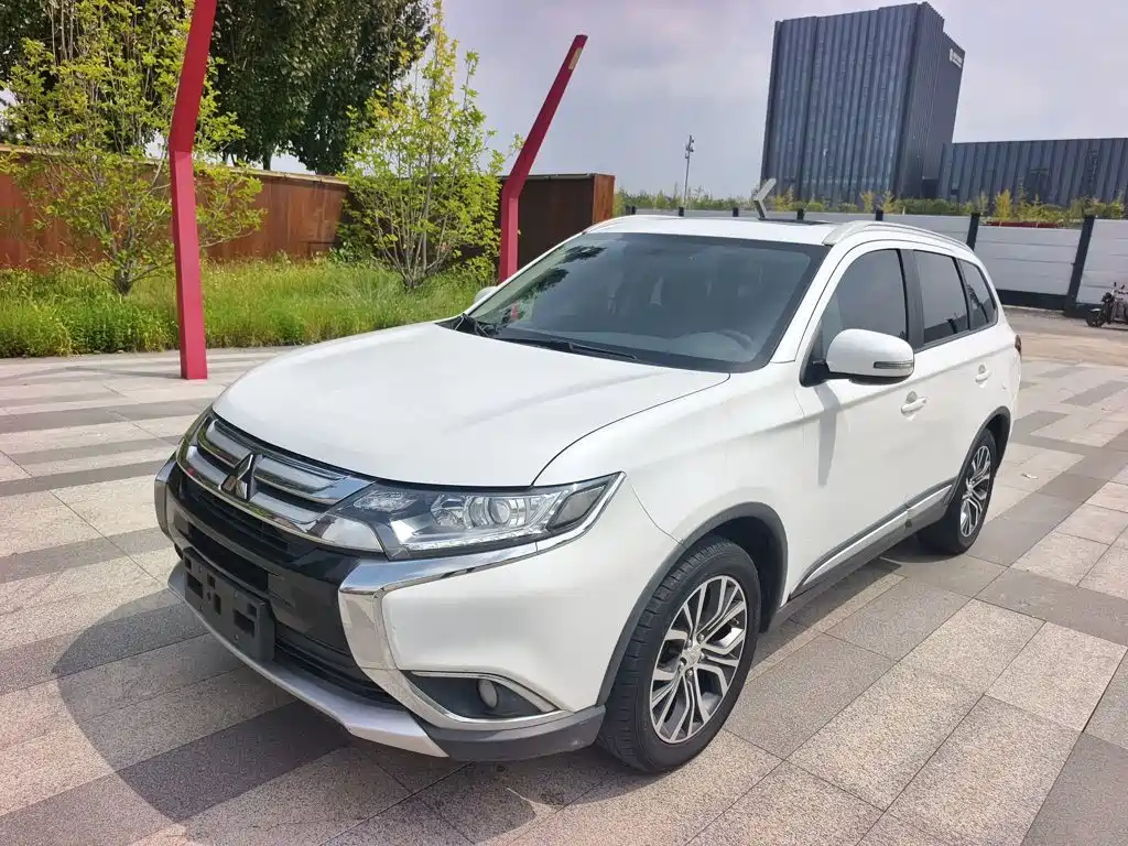 Mitsubishi Outlander 2018 — пригон из Китая