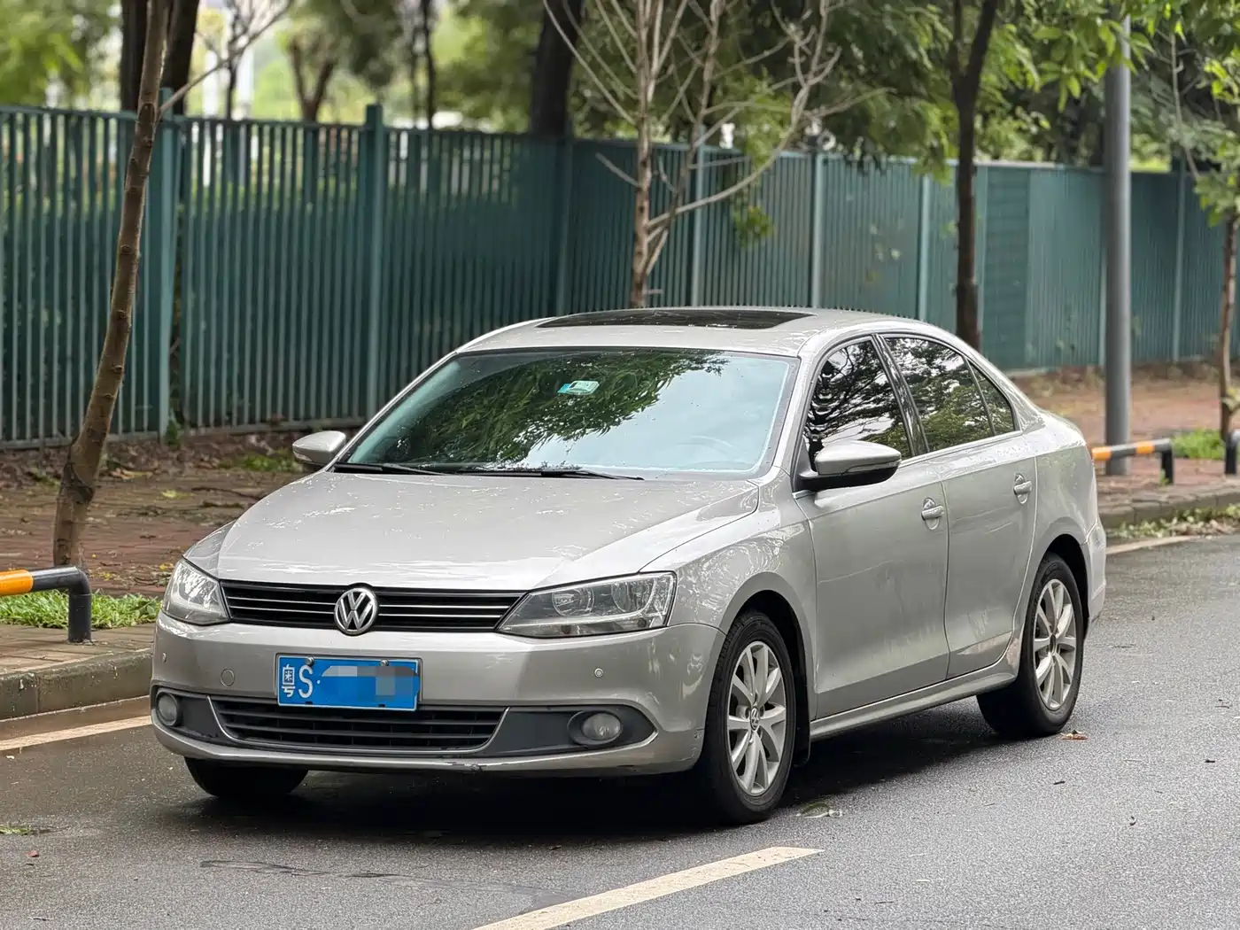 Photo 1 - Volkswagen Sagitar
