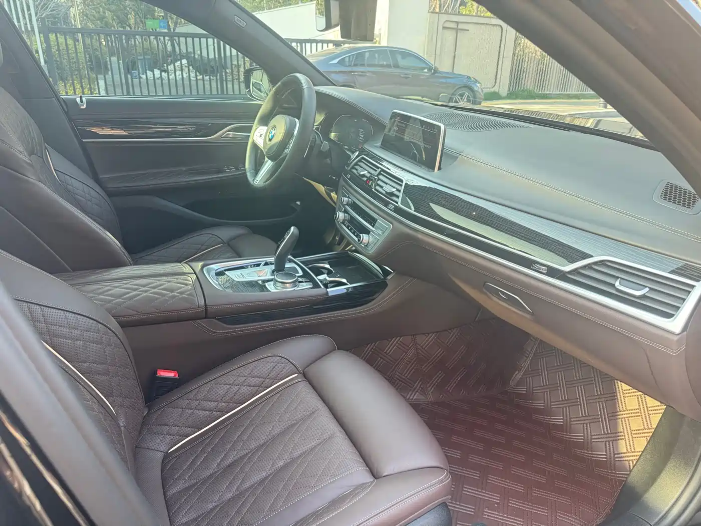 BMW 7 Series 2021 Model 740Li Leading M Sport Package фото 8