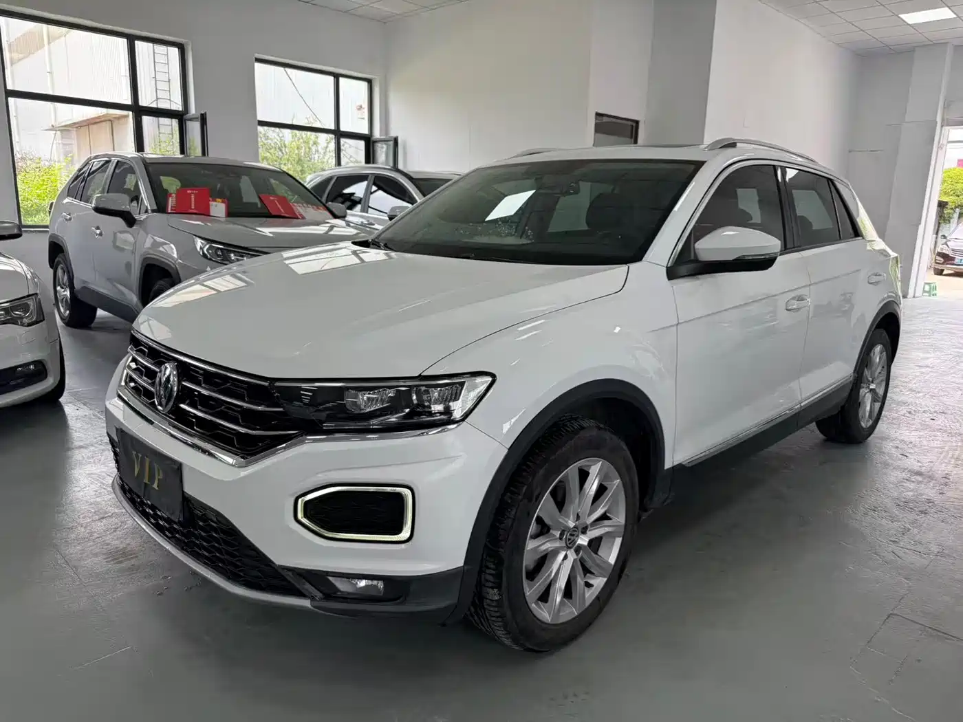 Фото 1 - Volkswagen T-ROC