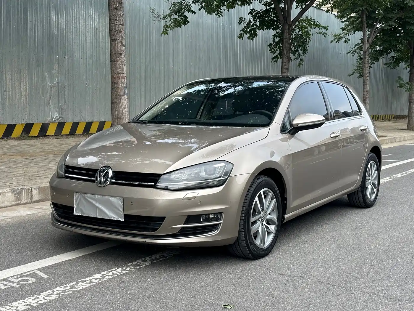 Фото 1 - Volkswagen Golf