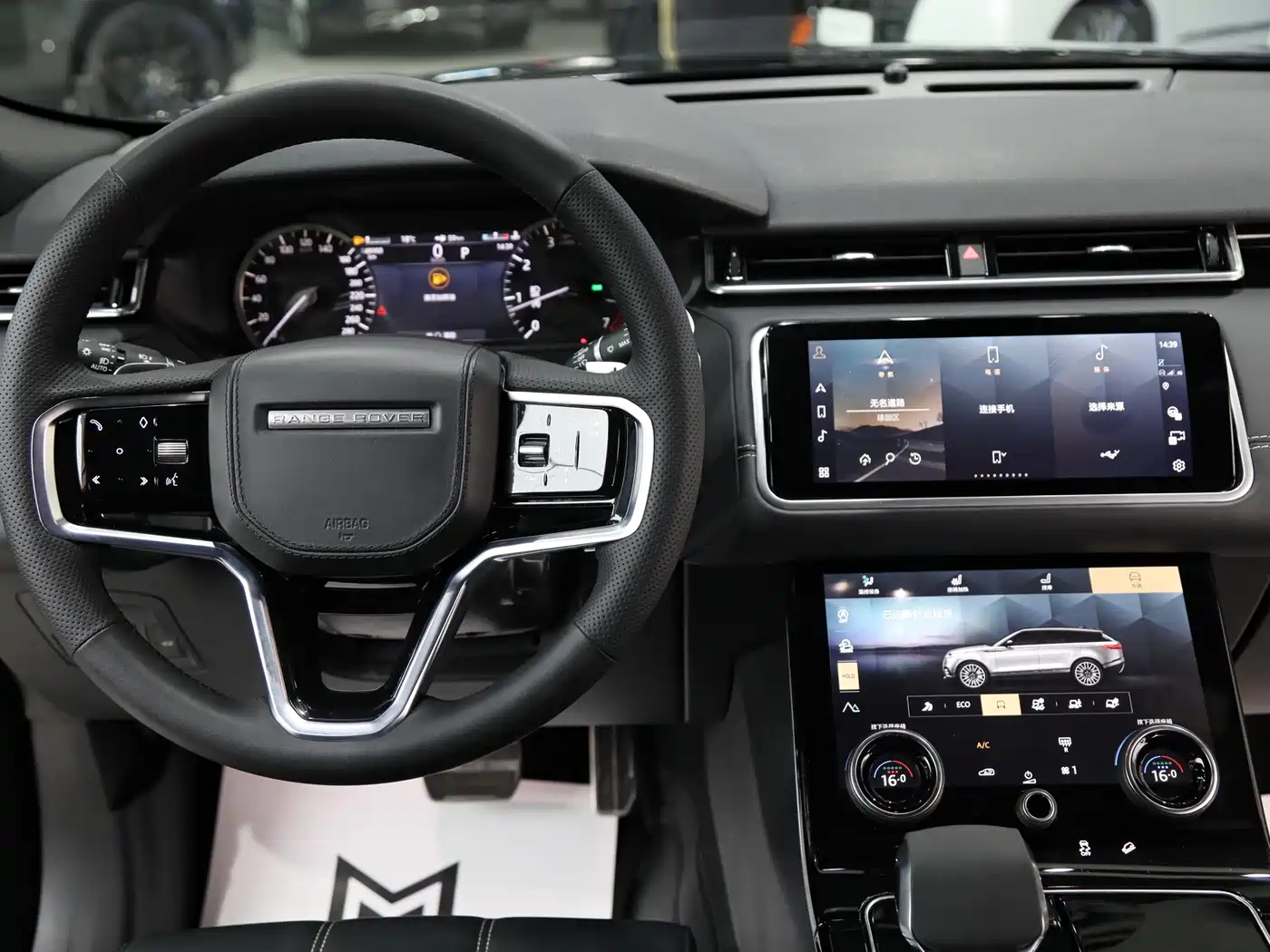 Land Rover Range Rover Velar 2023 250PS Gloss Black Collector's Edition фото 12