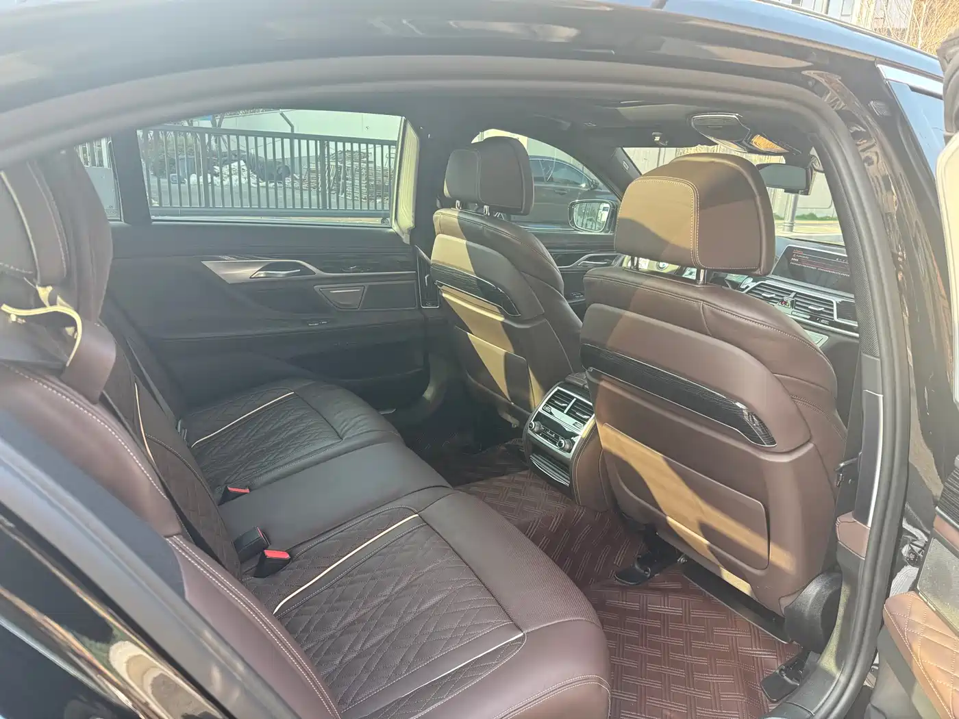 BMW 7 Series 2021 Model 740Li Leading M Sport Package фото 9