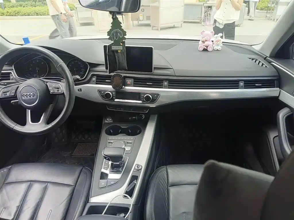Фото 11 - Audi A4L