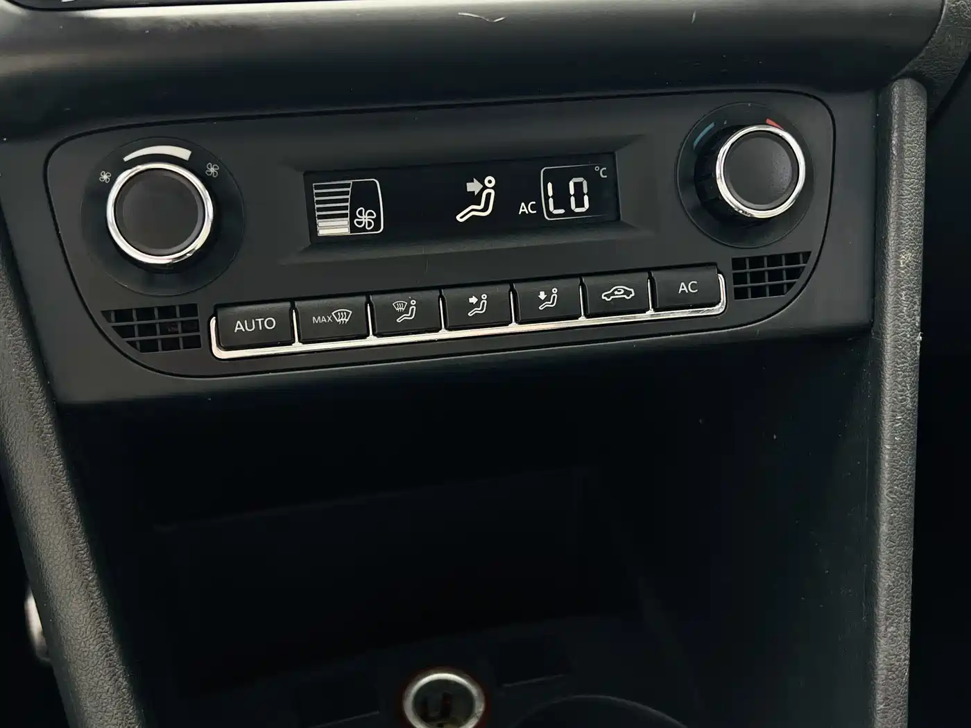 Volkswagen Polo 2012 1.6L Cross Polo AT фото 13