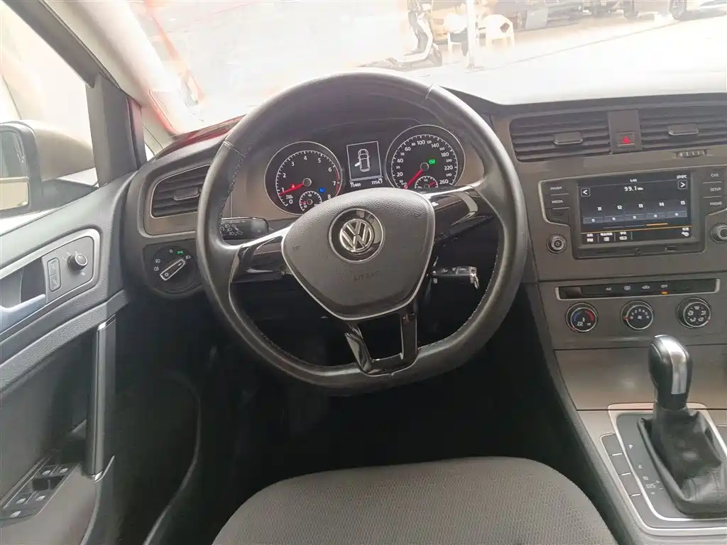 Volkswagen Golf 2016 1.6L Automatic Comfort фото 7