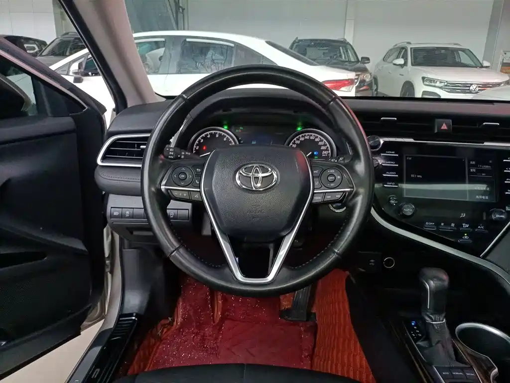 Toyota Camry 2018 2.5G Luxury Edition фото 7