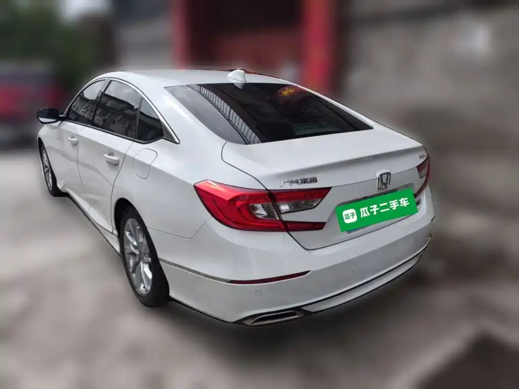 Фото 25 - Honda Accord