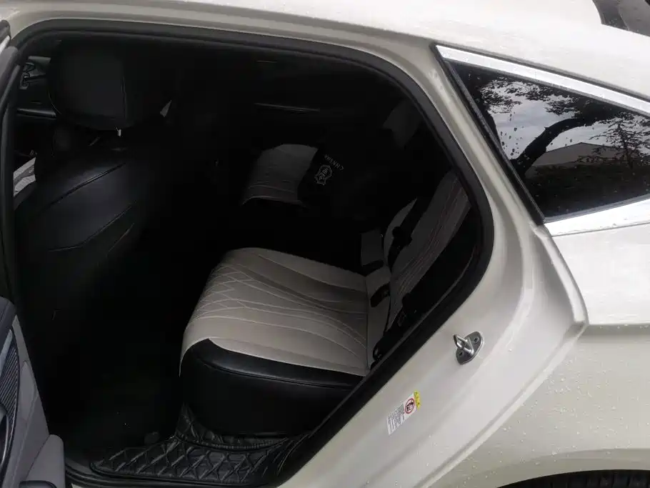 BYD Seal 2024 2024 Glory Edition DM-i 1.5L 121km Luxury