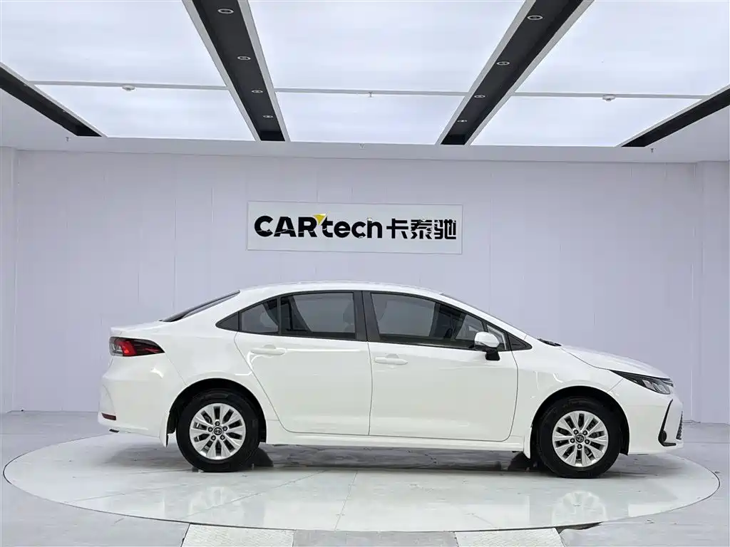 Toyota Corolla 2019 1.2T S-CVT GL Pioneer Edition фото 4