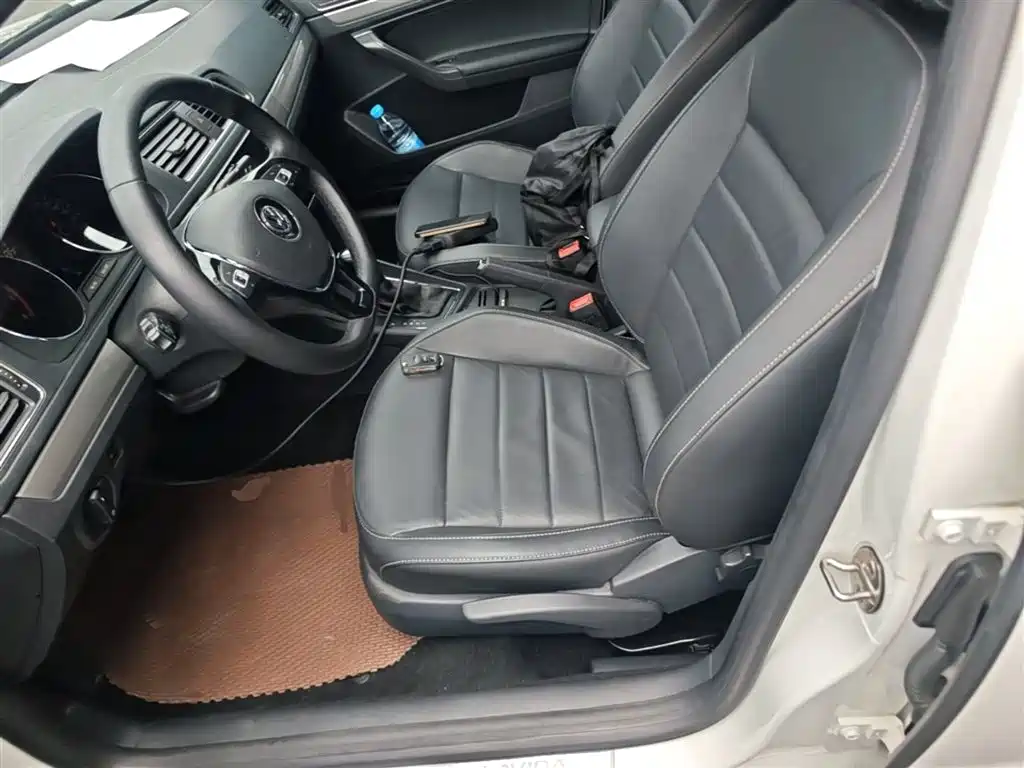 Volkswagen Lavida 2017 1.6L Automatic Comfort Edition фото 15