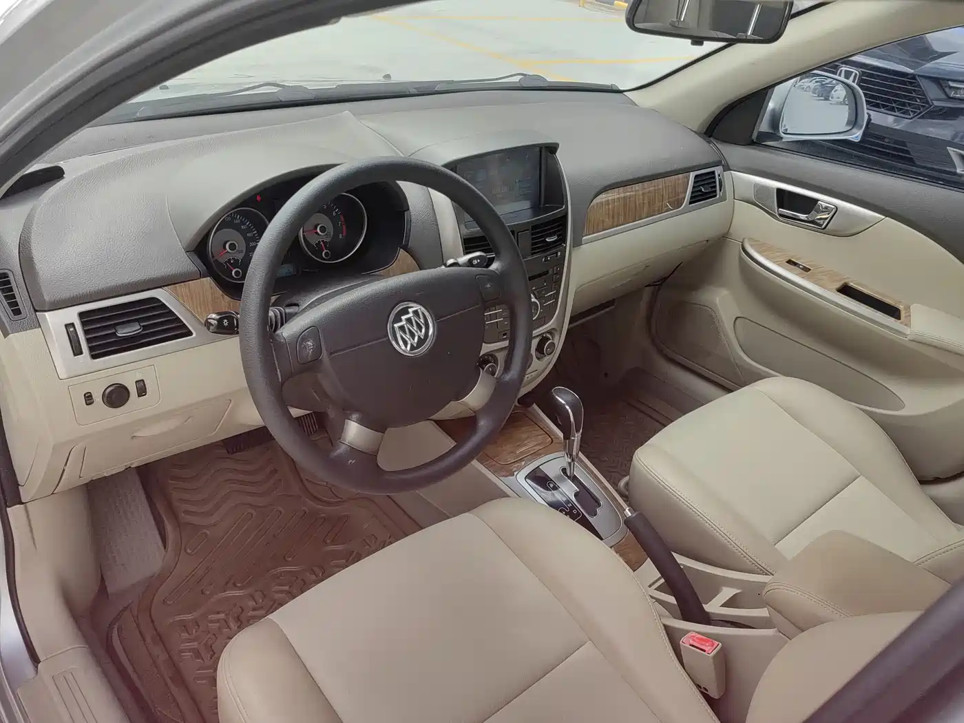 Buick Excelle 2015 1.5L Automatic Classic фото 2