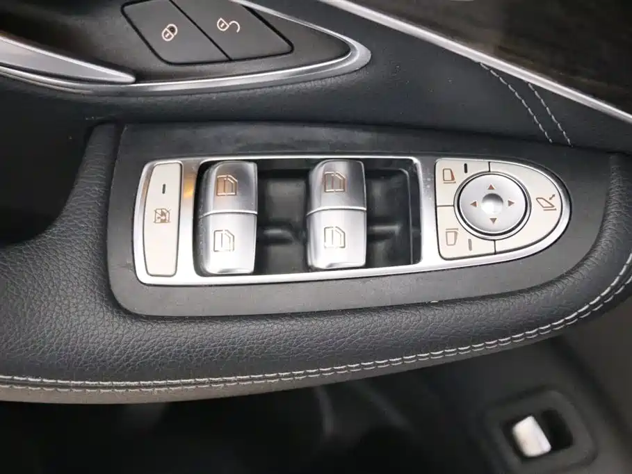 Mercedes-Benz GLC 2018 GLC 260 4MATIC Luxury фото 12