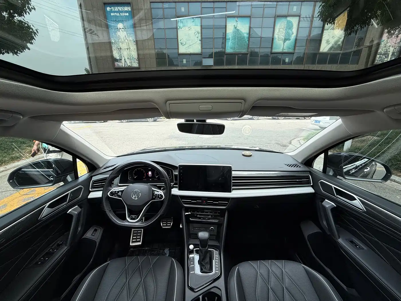 Volkswagen Tiguan L 2022 330TSI Auto 2WD R-Line Premium Edition фото 8
