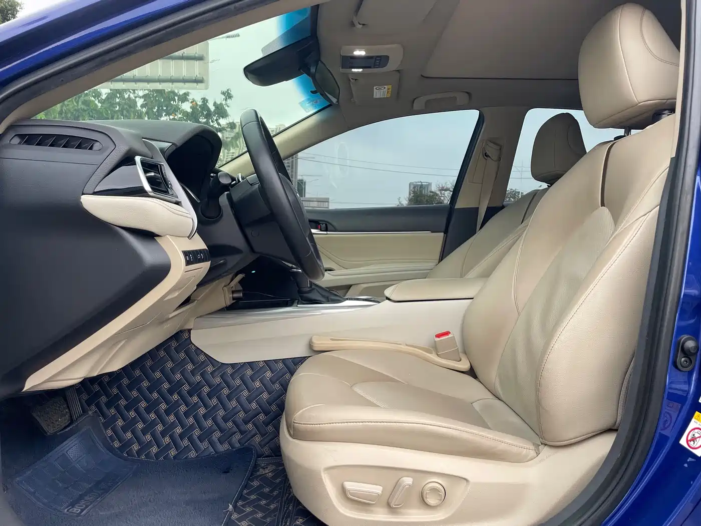 Toyota Camry 2018 Hybrid 2.5HG Luxury Edition фото 8