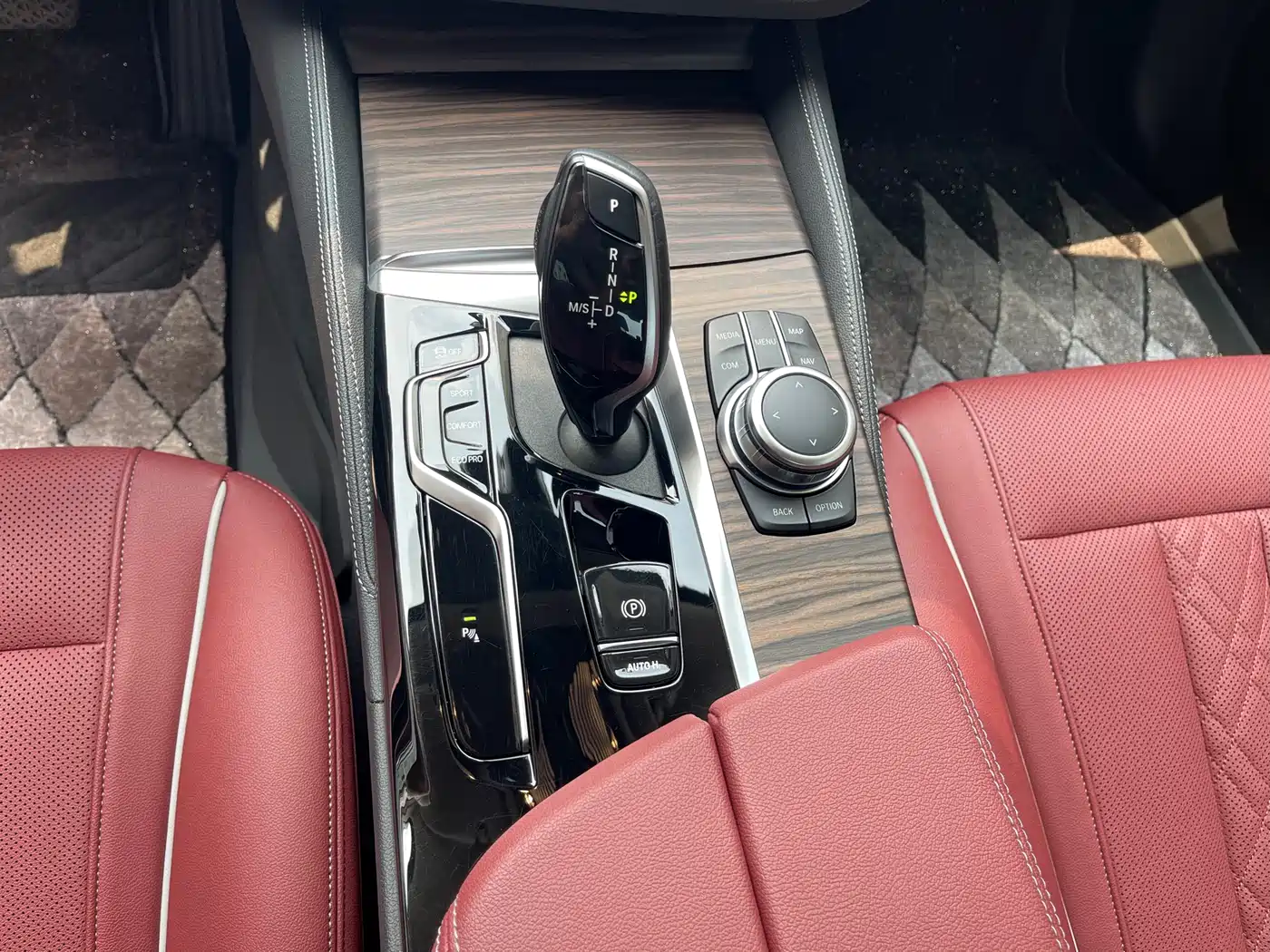 BMW 5 Series 2022 530Li Leading Luxury Package фото 16