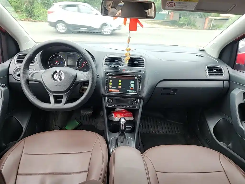 Volkswagen Polo 2014 1.4L Automatic Comfort Edition фото 10