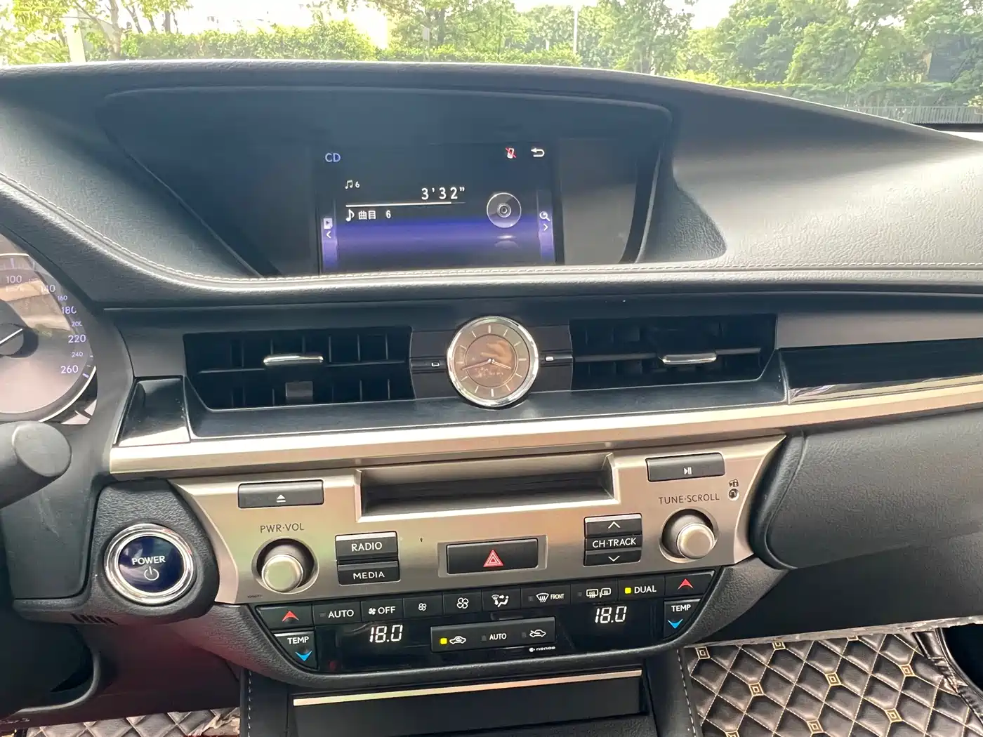 Lexus ES 2015 300h Comfort Edition фото 18