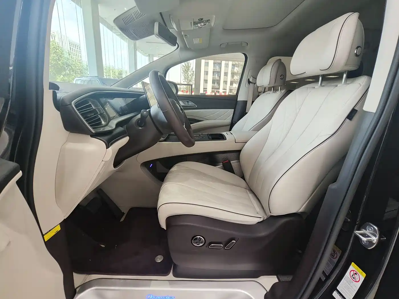 Denza D9 2024 DM-i 980 AWD Prestige фото 10