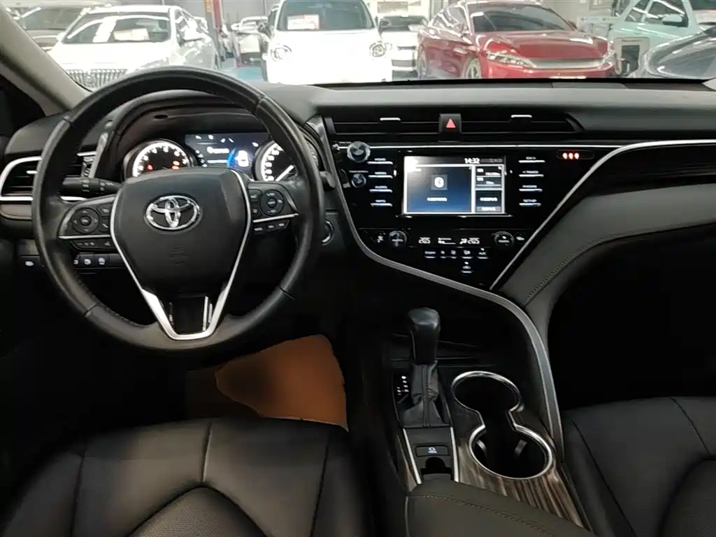 Toyota Camry 2018 2.0G Luxury Edition фото 10
