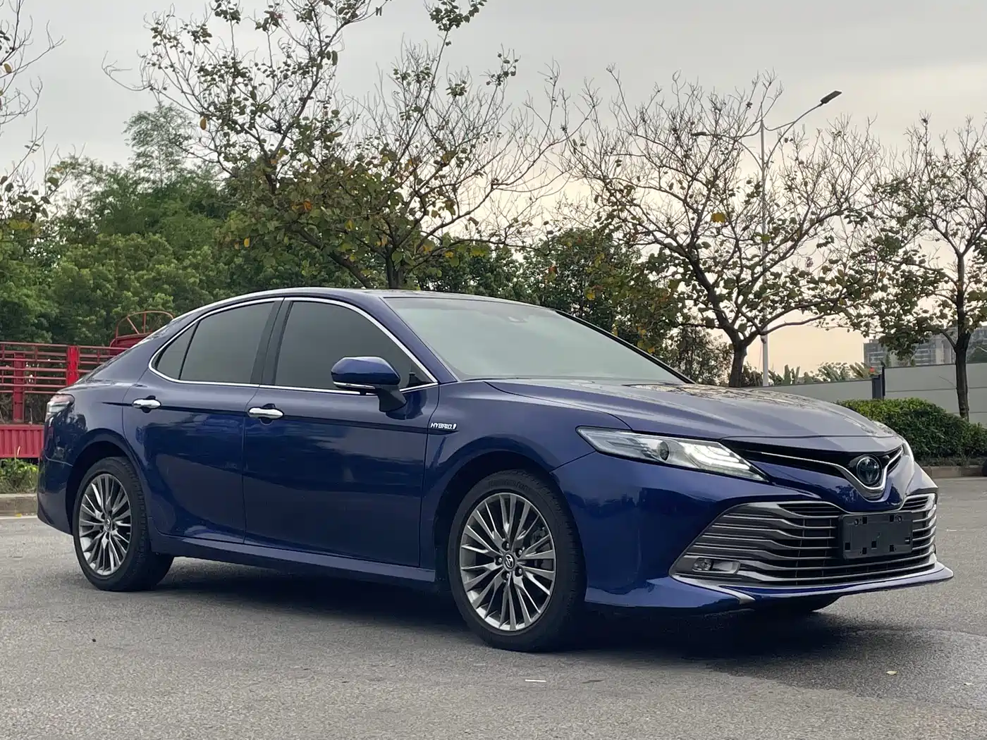 Toyota Camry 2018 Hybrid 2.5HG Luxury Edition фото 3