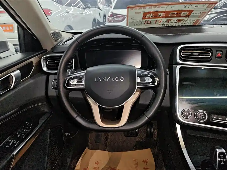 Lynk & Co 01 2017 2.0T 2WD Pro Version фото 15