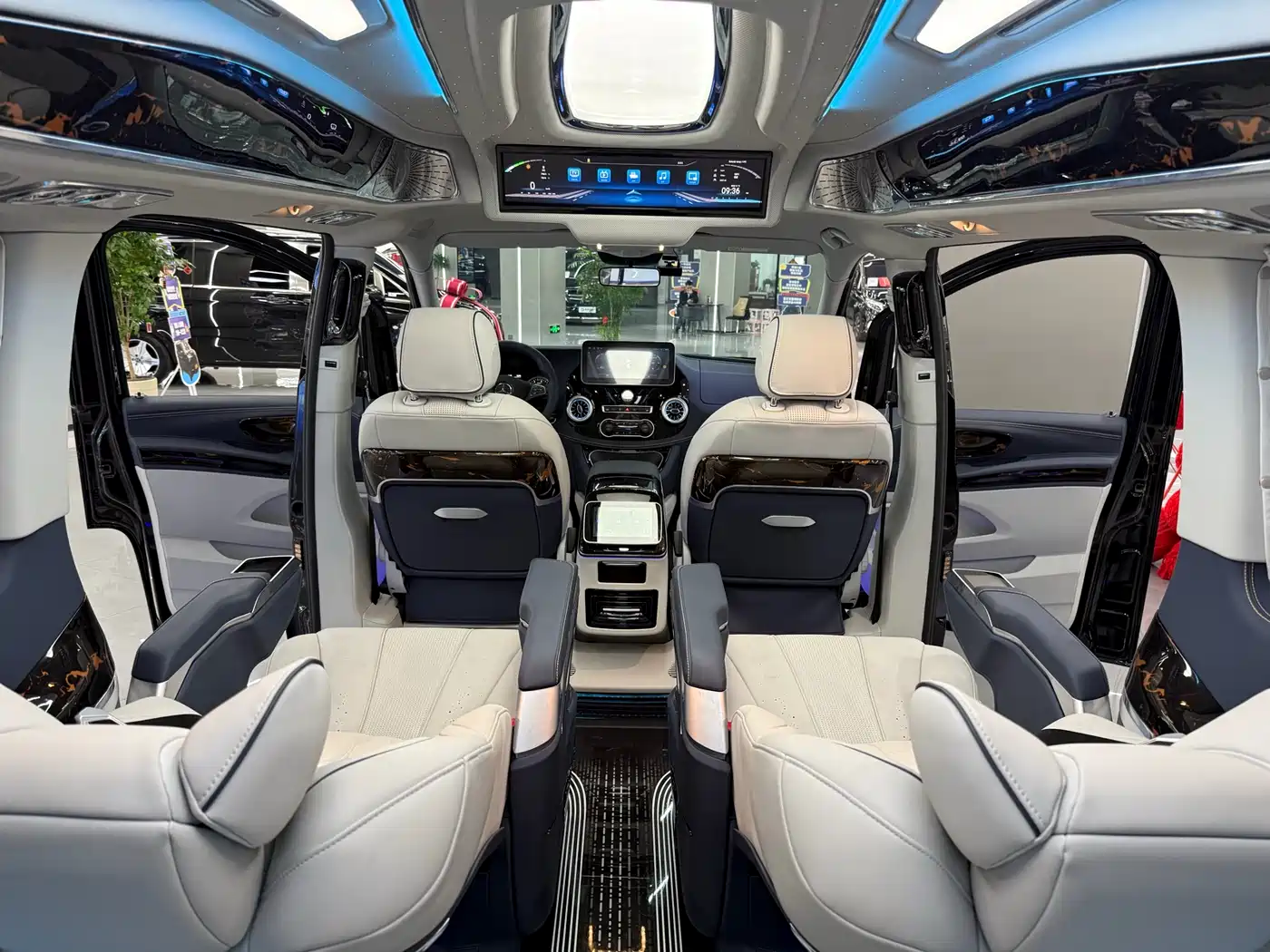 Mercedes-Benz Vito 2023 2.0T Business 7-Seater фото 14