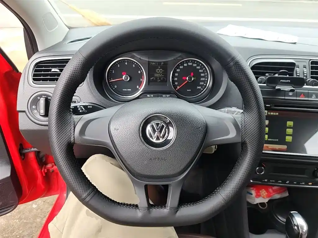 Volkswagen Polo 2014 1.4L Automatic Comfort Edition фото 11