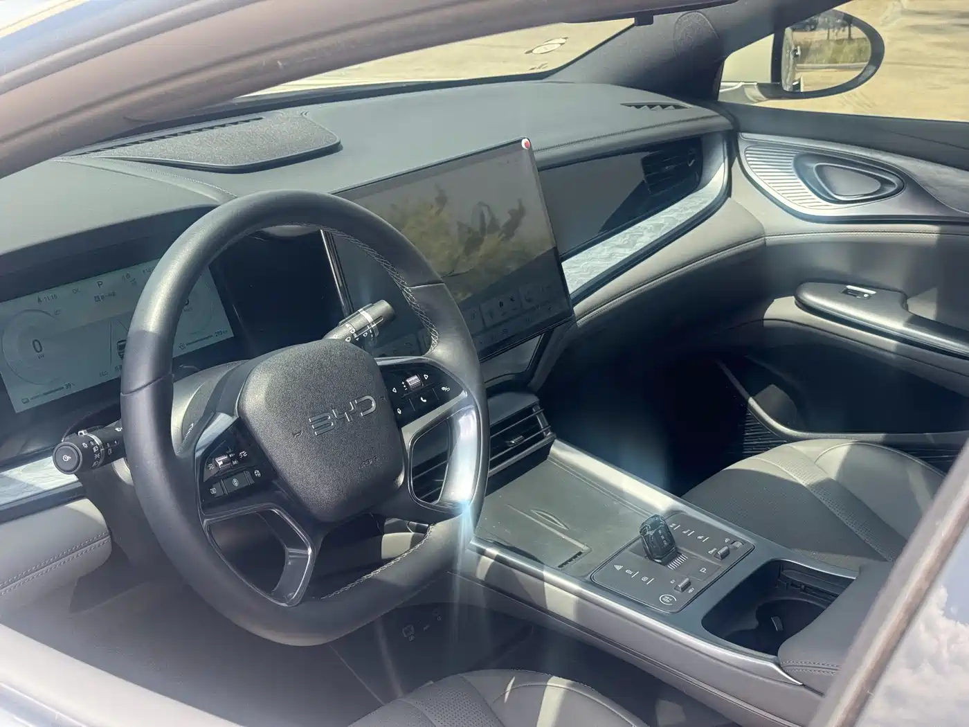 BYD Seal 2024 Glory Edition DM-i 1.5L 121km Luxury фото 6