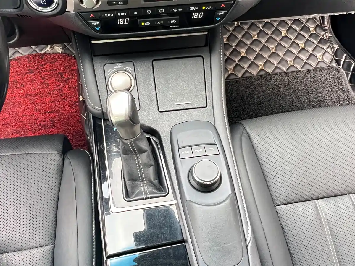 Lexus ES 2015 300h Comfort Edition фото 19