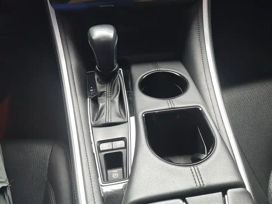 Toyota Avalon 2023 2.0L Luxury Edition фото 16