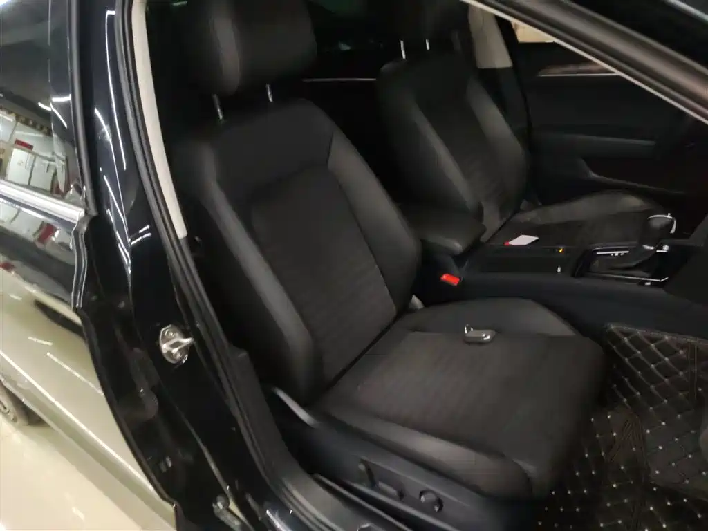 Volkswagen Magotan 2018 330TSI DSG Premium фото 20