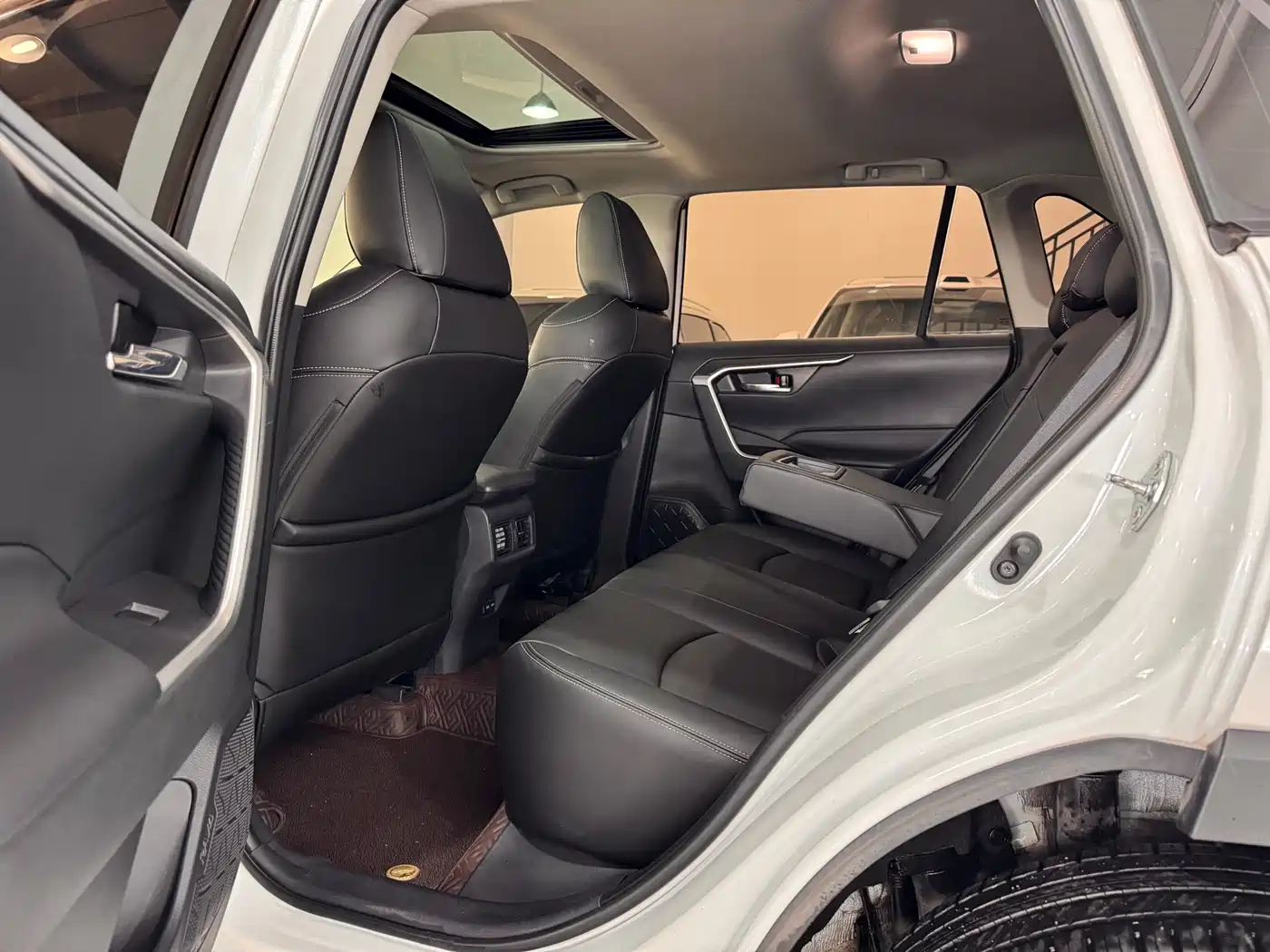 Toyota RAV4 Rongfang 2023 2.0L CVT 2WD Fashion Edition фото 10