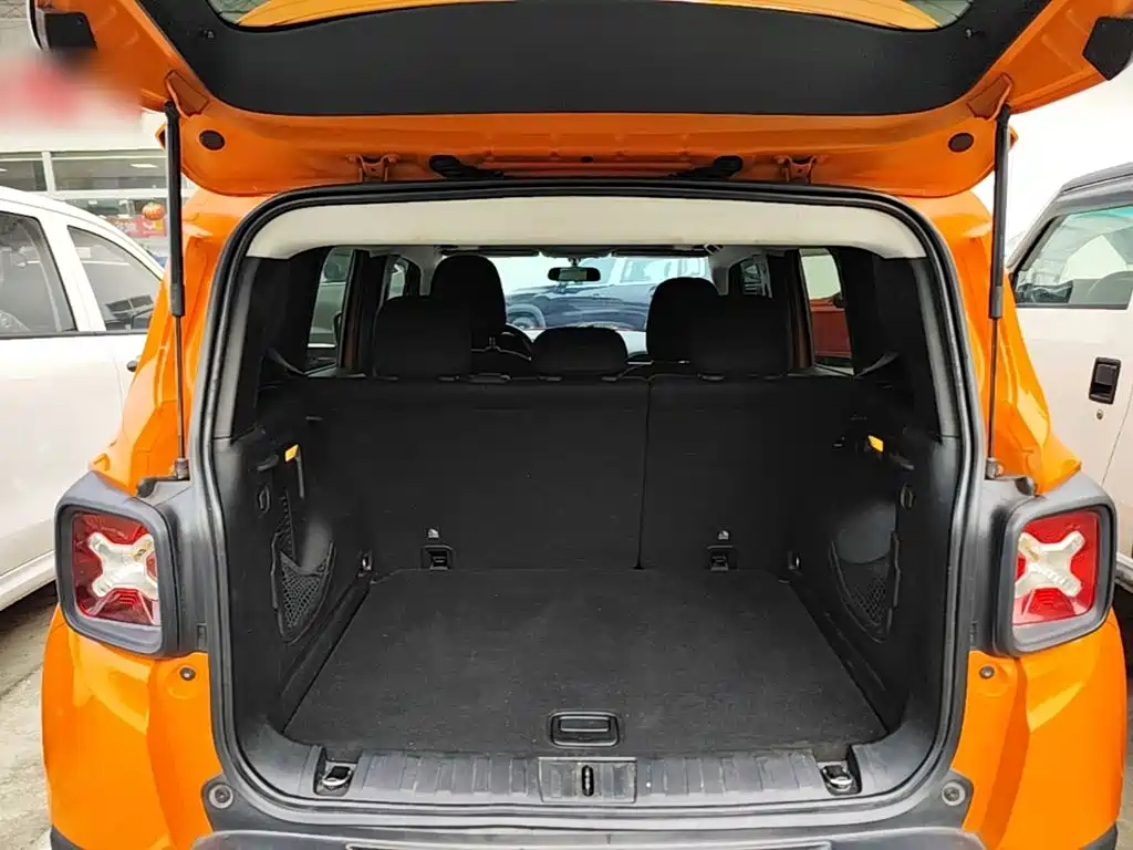 Jeep Renegade 2019 2018 Connected Large Screen Edition 180T Automatic High Energy