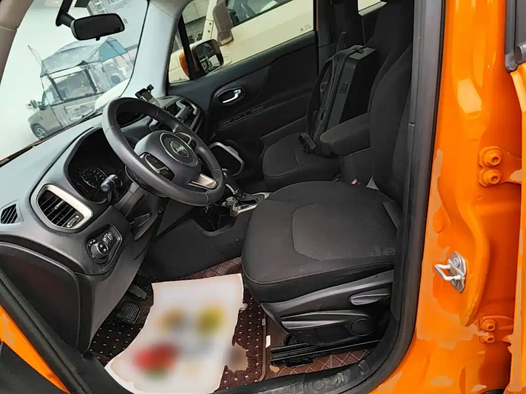 Фото 15 - Jeep Renegade